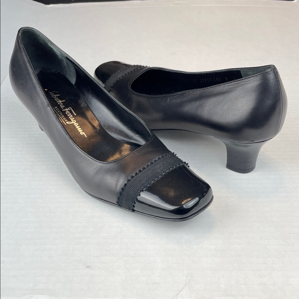 Salvatore Ferragamo Boutique Black Leather cap toe Heels 2 inch heel size 9B